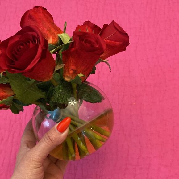 Elegant Red Rose Bouquet in Glass Vase - Picture 4 of 7